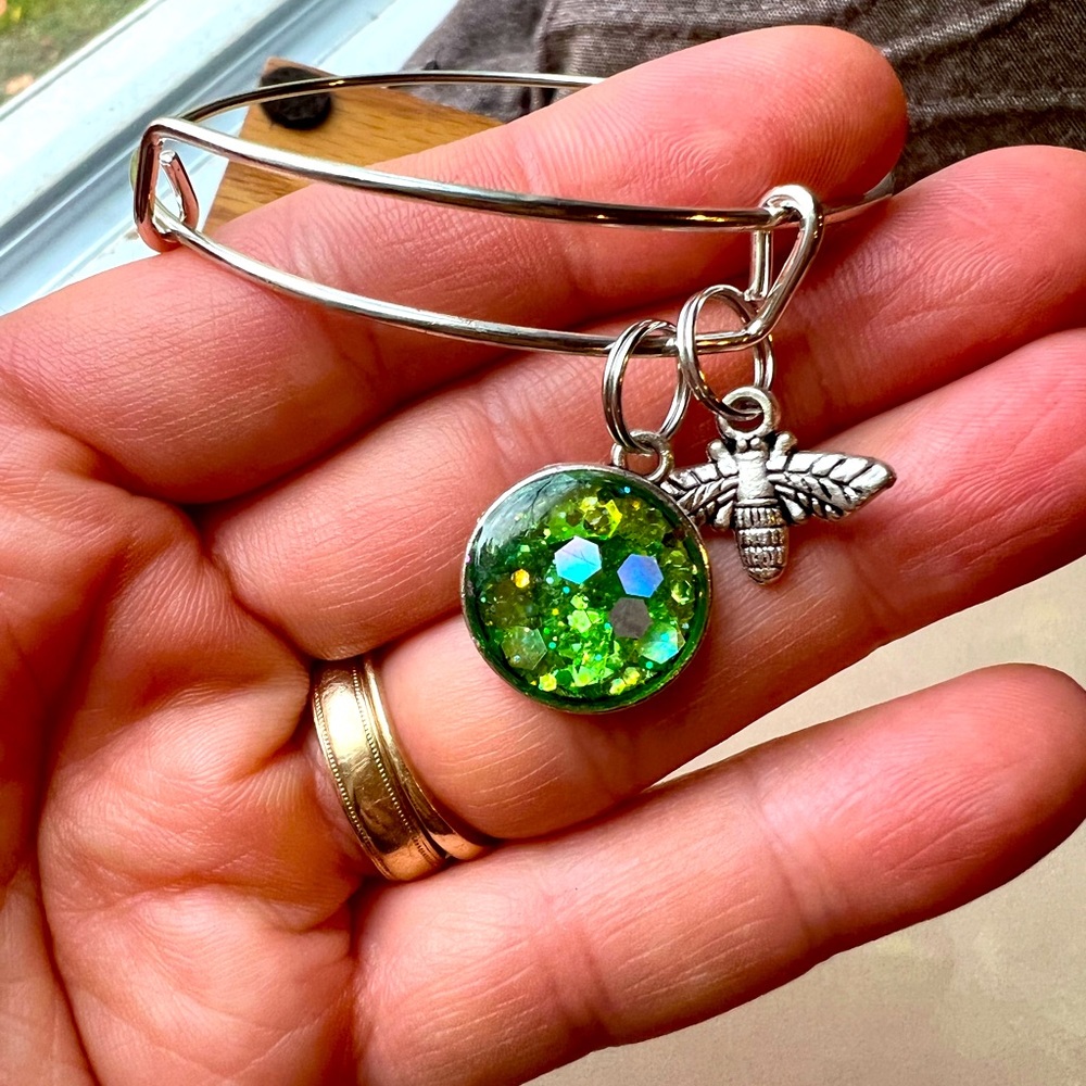 Adjustable bangle w/Glittery green resin charm, silver bee charm, handmade